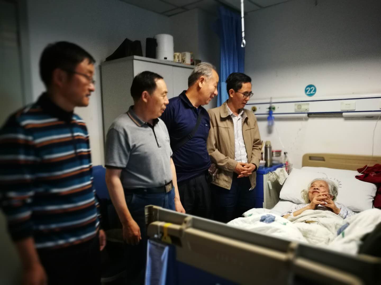 总支委员成都医院慰问看望病人 总支委员成都医院慰问看望病人